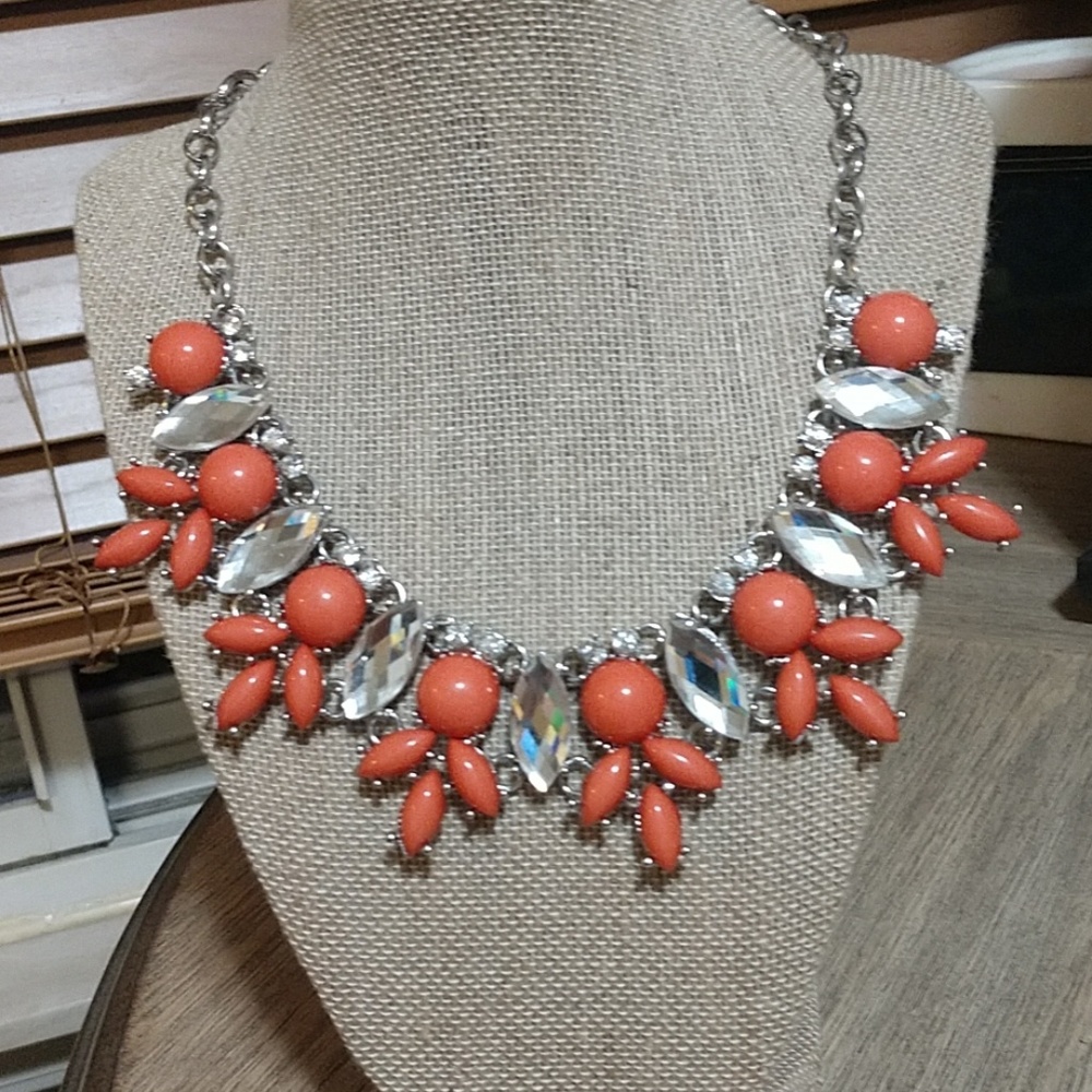 5 For 25.00/Coral Beads NWOT Statement Necklace perfect
